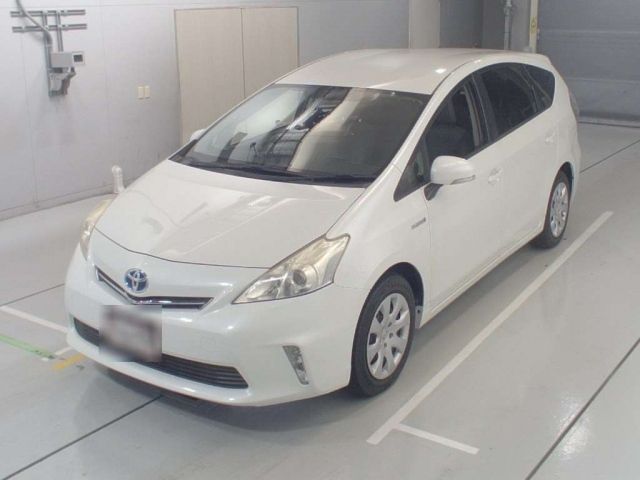 30473 Toyota Prius alpha ZVW41W 2013 г. (CAA Chubu)